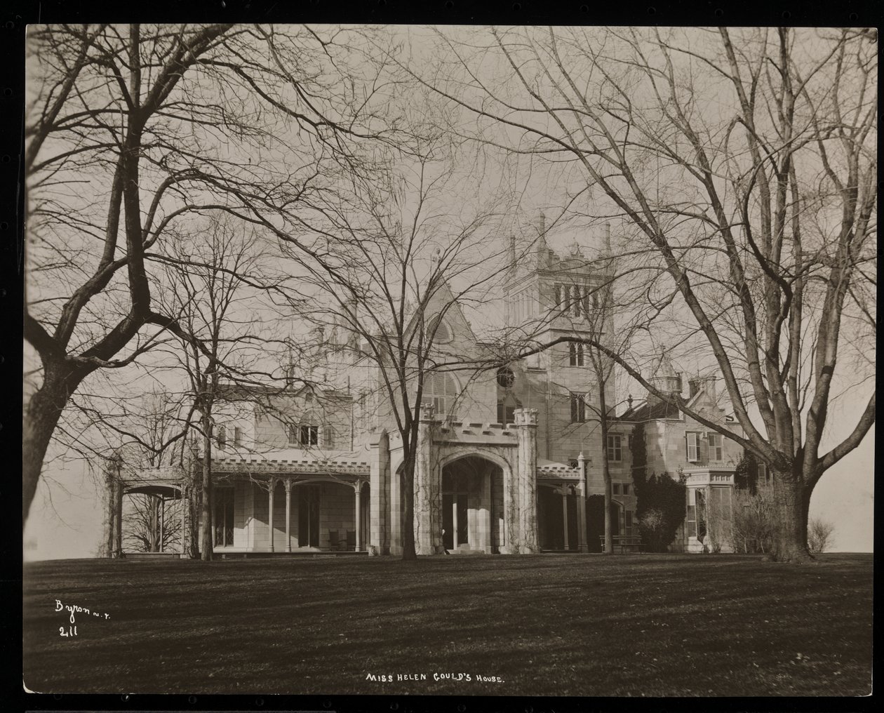 Helen Gould malikanesi (geç Jay Gould konutu) Tarrytown, New York, 1893-94 (gümüş jelatin baskı) by Byron Company