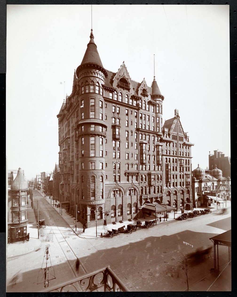 The Hotel Walton, Philadelphia, 1905 dolayları (gümüş jelatin baskı) by Byron Company