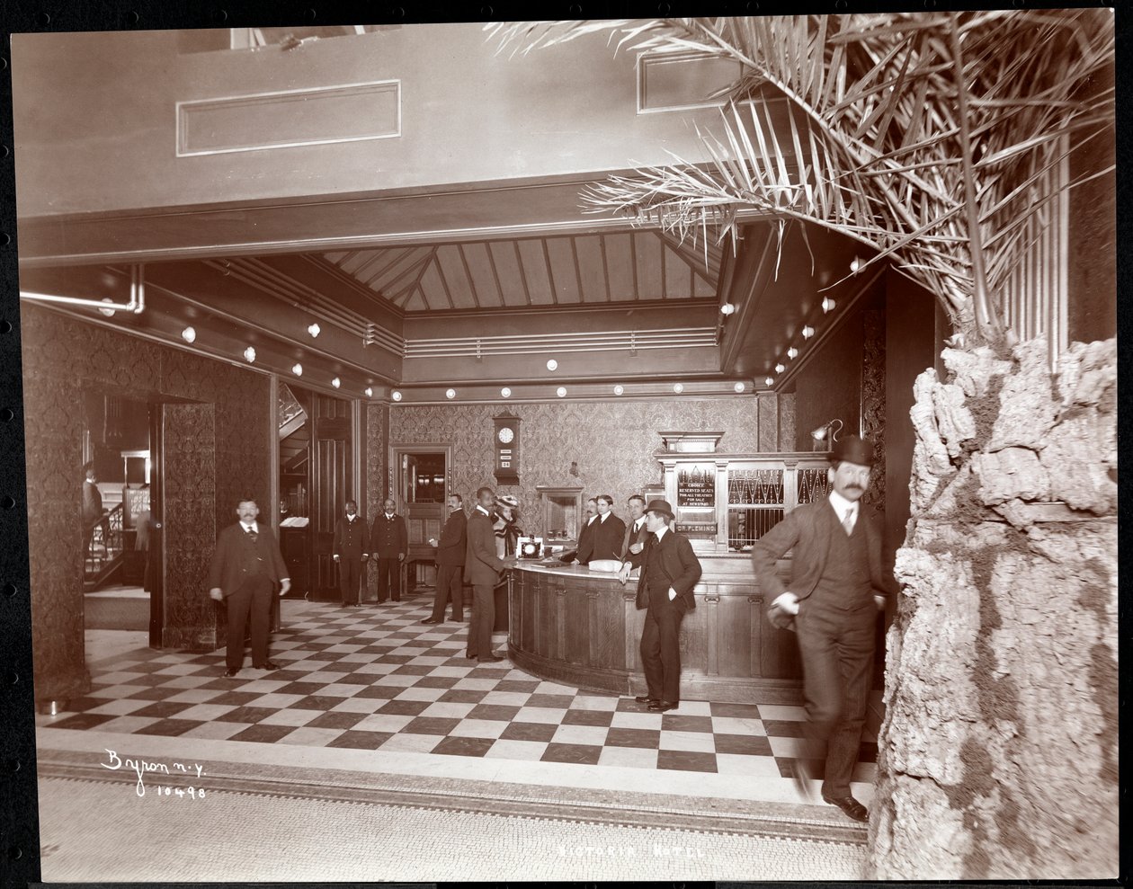 The lobby and registration desk at the Hotel Victoria, 1900 or 1901 (silver gelatin print) by Byron Company