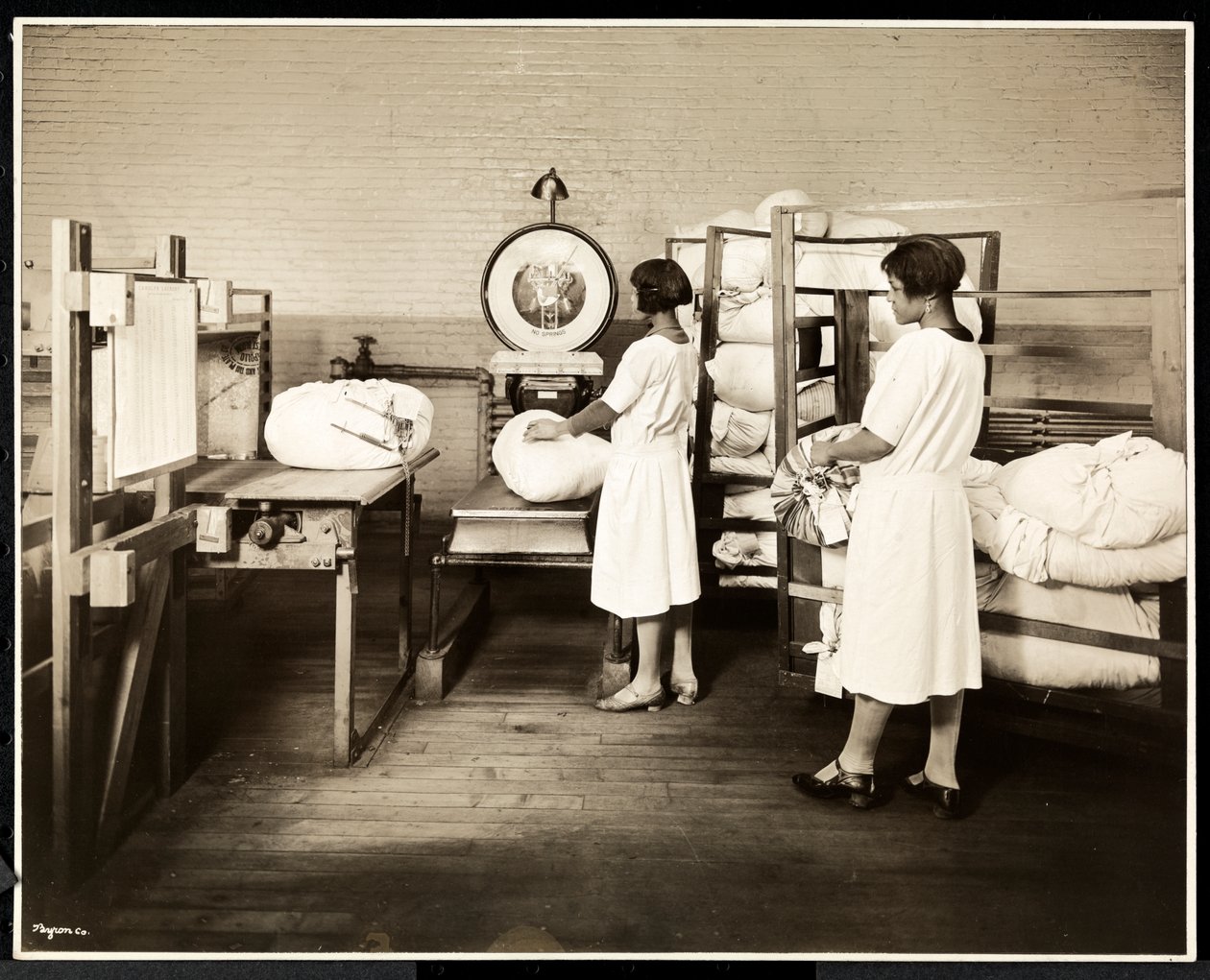 111 East 128th Street, East Harlem, New York, 1928 adresindeki Carolyn Laundry