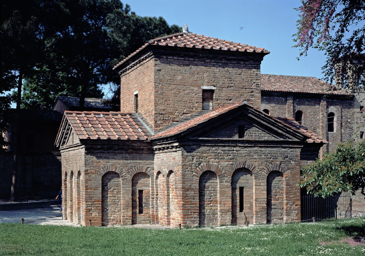 5. yüzyılın ortalarında mezarın arka cephesi by Byzantine