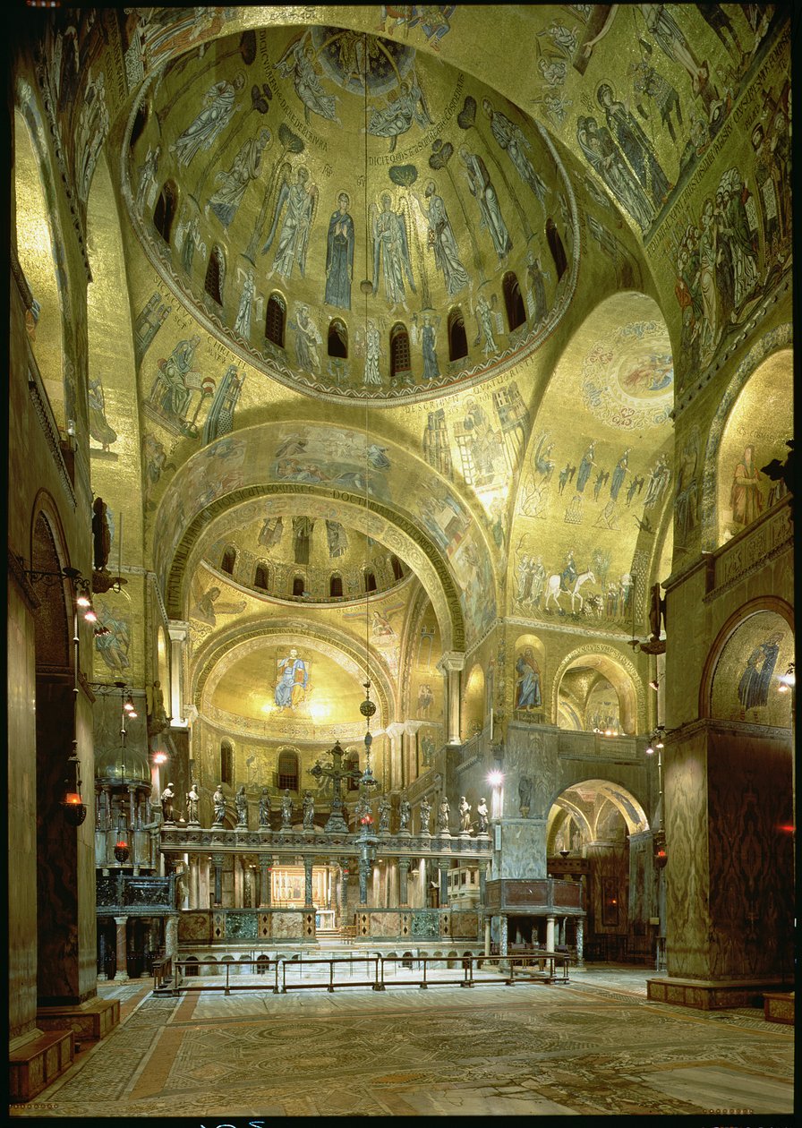 Doğu apsise doğru orta nefin görünümü by Byzantine