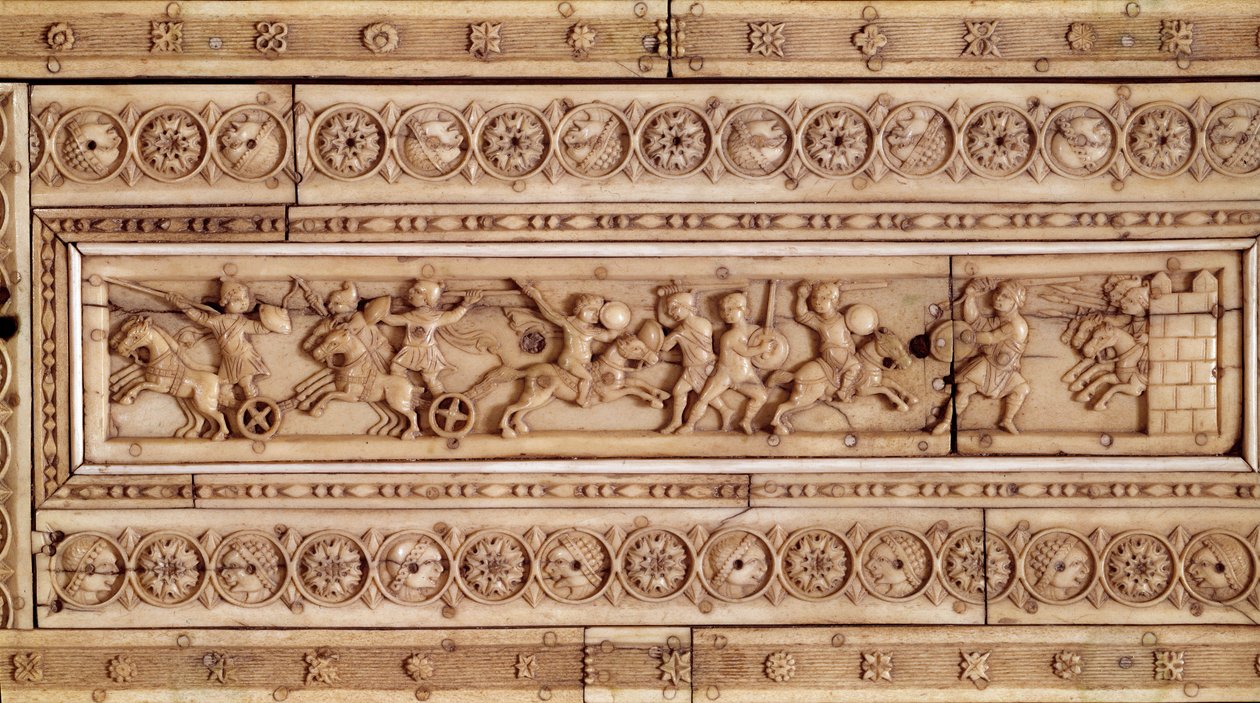 Bizans İmparatorluğu Sanatı: Savaş Sahnesi. Fildişi kabartmalı çoraplar. Bir kutunun üst kısmı (10. yüzyıl). Musée Cluny, Paris. by Byzantine