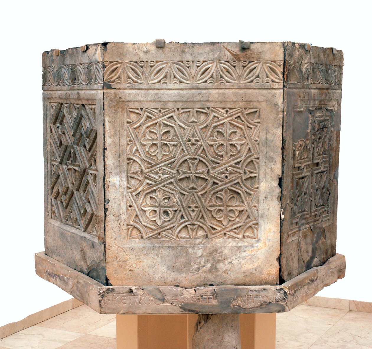 Aziz Theodoros Bizans kilisesinden Ambo, Beyt Sıla, Kudüs, MS 6. yüzyıl (bitümlü taş) by Byzantine Byzantine
