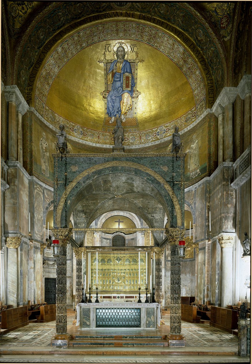 Bizans mimarisi: papaz evi. Büyük sunak, albaster sütunlu ciborium (5. ve 13. yüzyıl arasında), başkentler (12. yüzyıl) ve Pala d