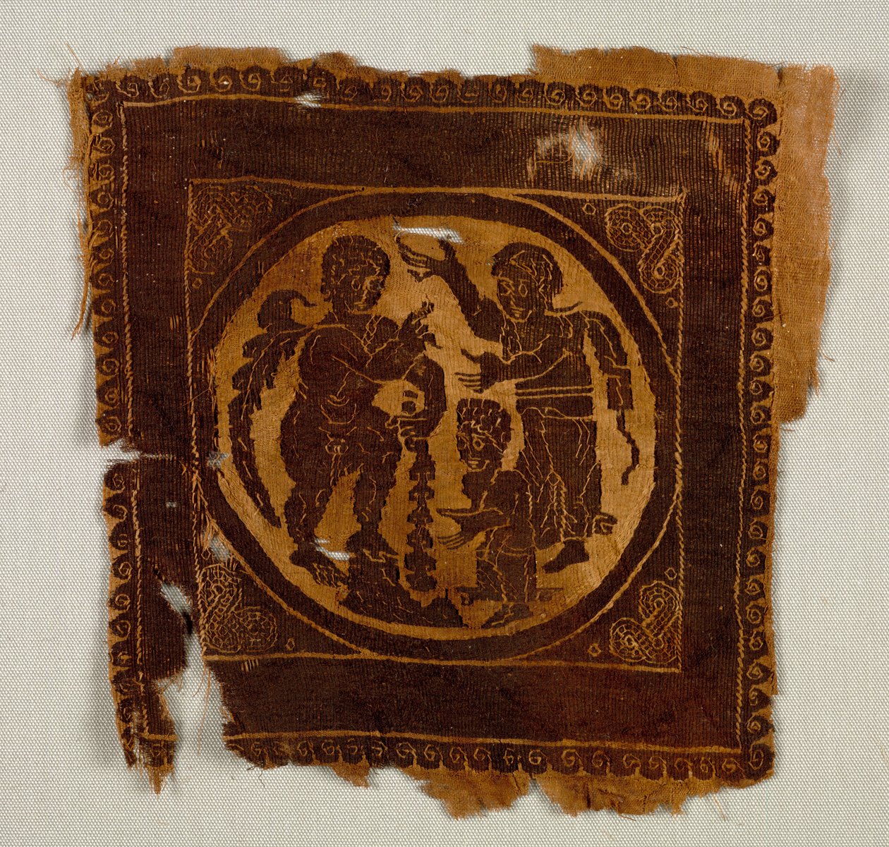 Tunikten Süs Meydanı, 400