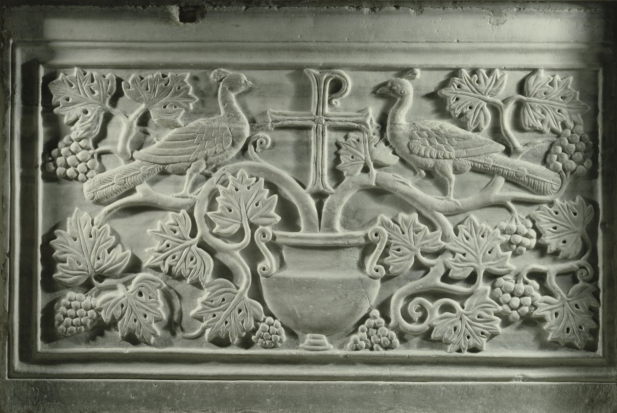 Tavus kuşu ve sarmaşıklar (mermer) by Byzantine School