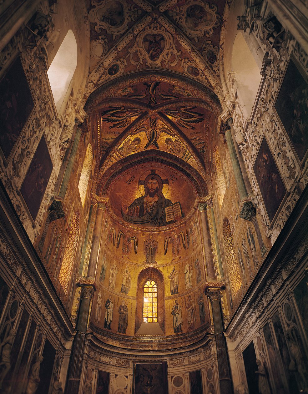 Başmelekler ve Havarilerle çevrili Duada Pantokrator İsa ve Meryem Ana ile apsisin görünümü, 1148 (foto) (ayrıca bkz. 97197) by Byzantine School
