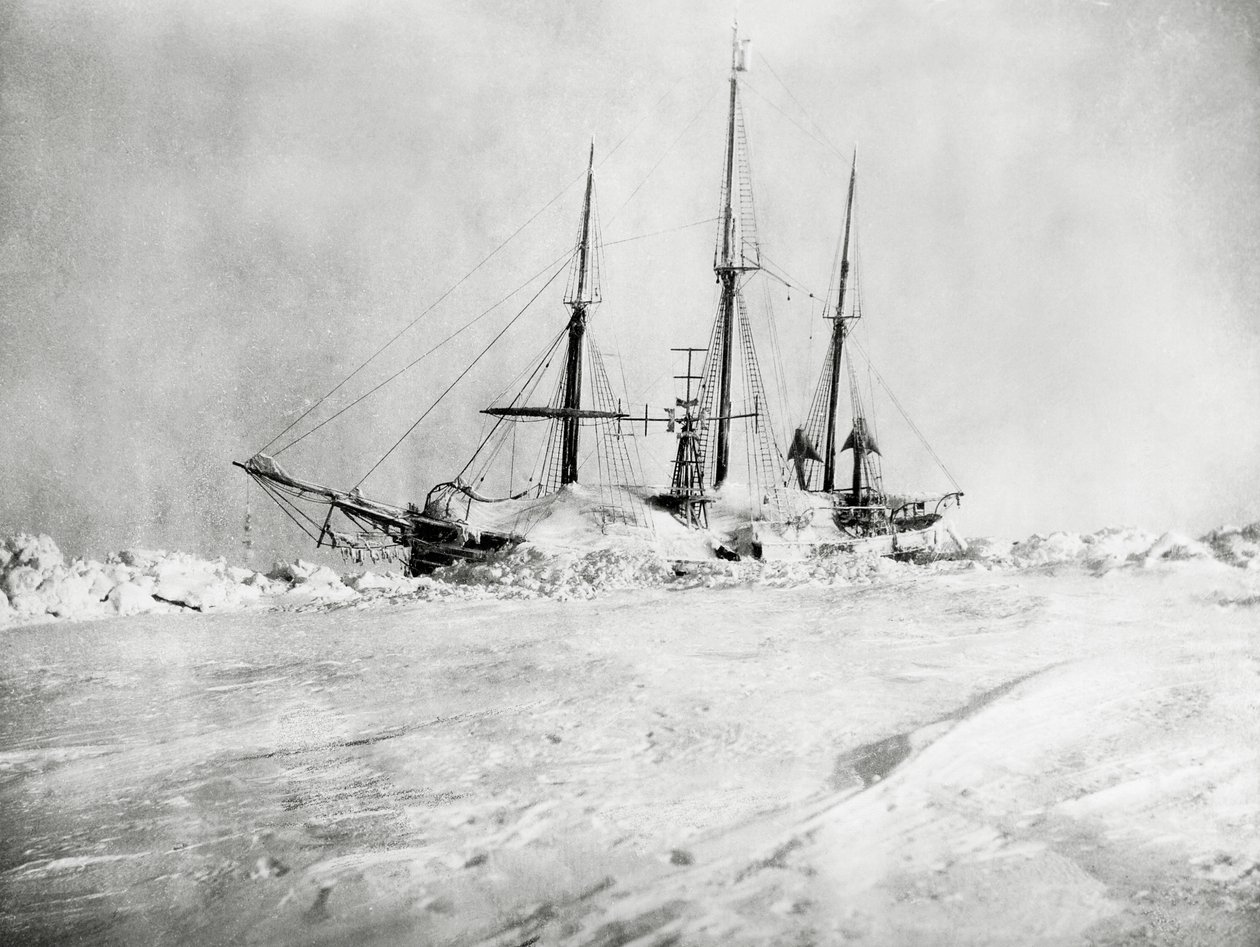 Fram, buzun içinde donmuş by J.B. and Brown J. Rowbotham
