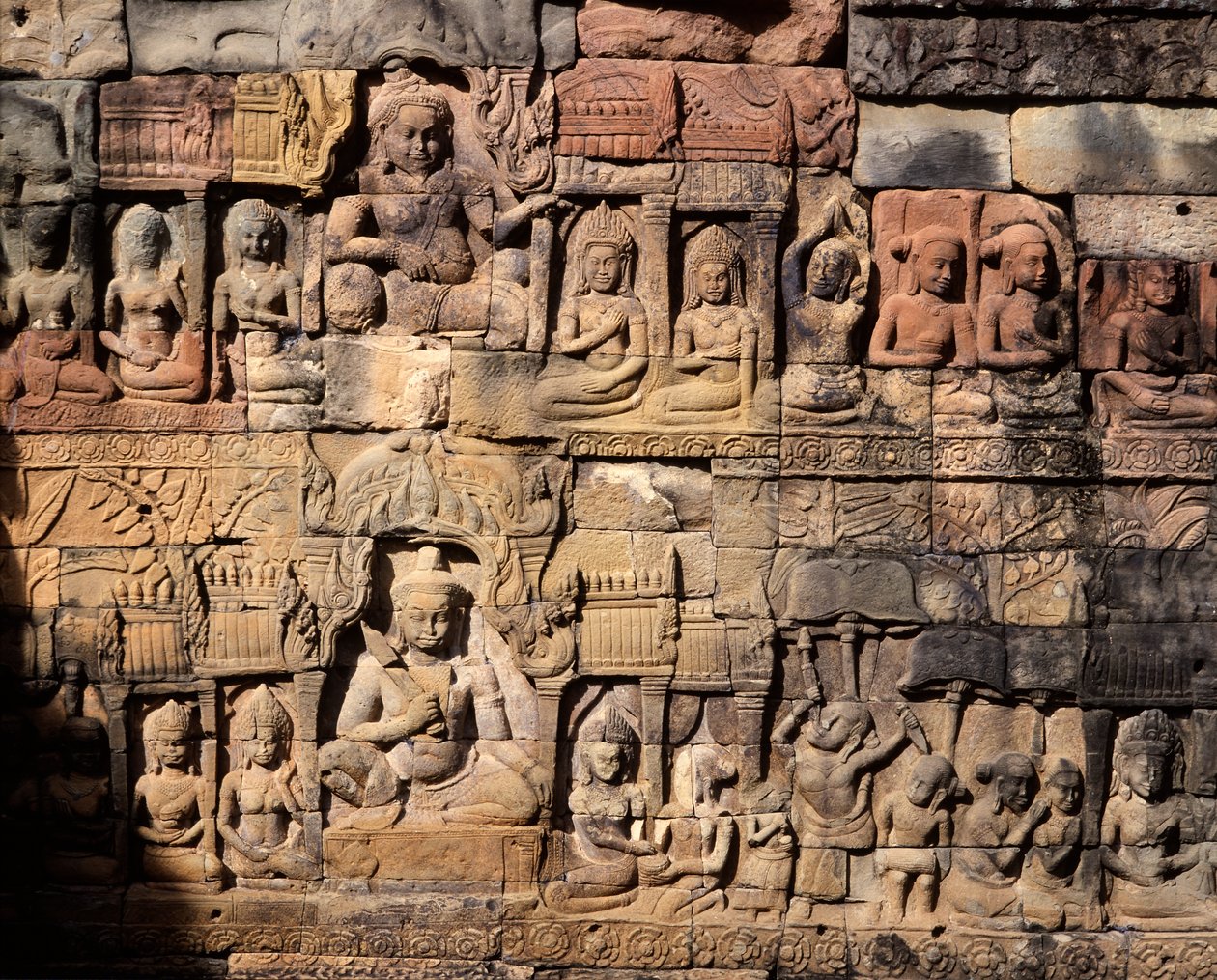 Leper King taşının terasından detay by Cambodian School