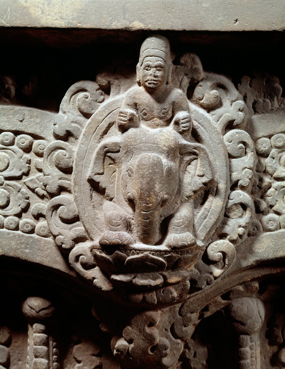 Khmer Art: “” Airavana ve Marut