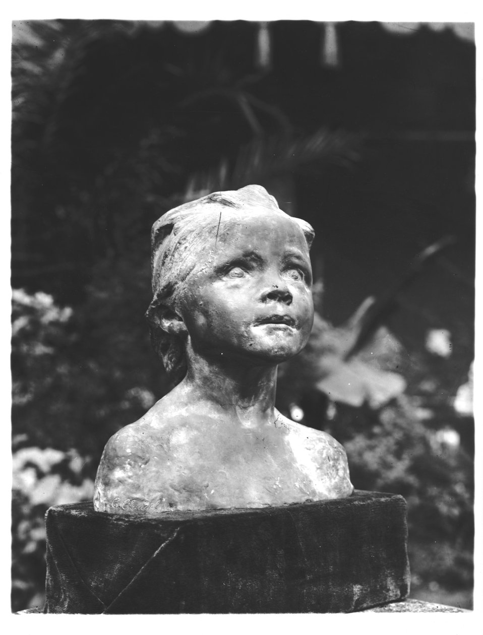 Çocukken Jeanne veya Küçük Hanım (alçı) by Camille Claudel