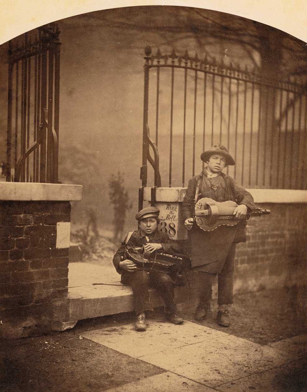 Sokak Müzisyenleri by Camille Silvy