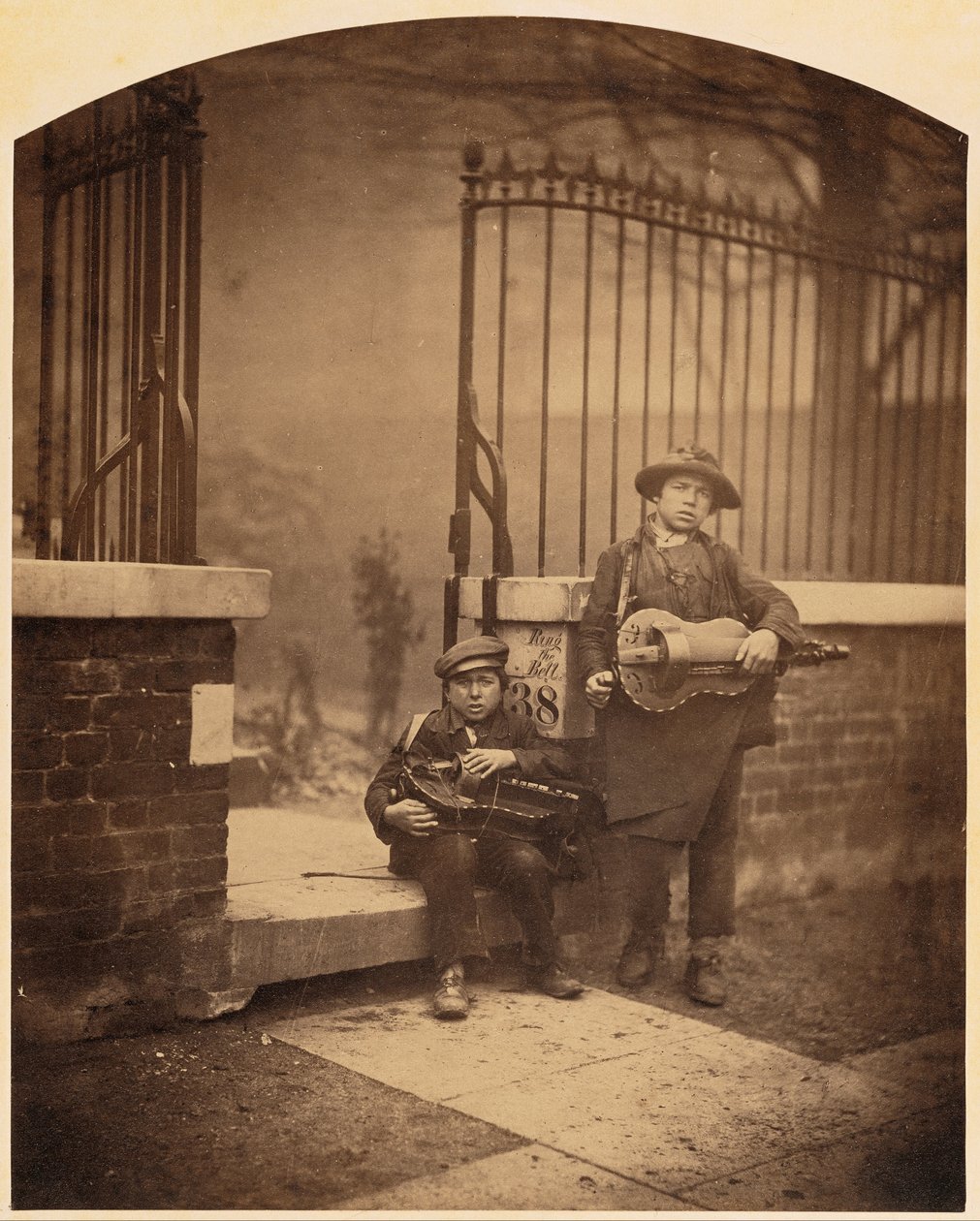 Sokak Müzisyenleri by Camille Silvy