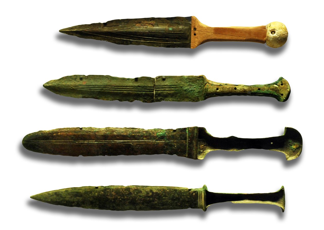 Dört silah (metal ve ahşap) by Canaanite