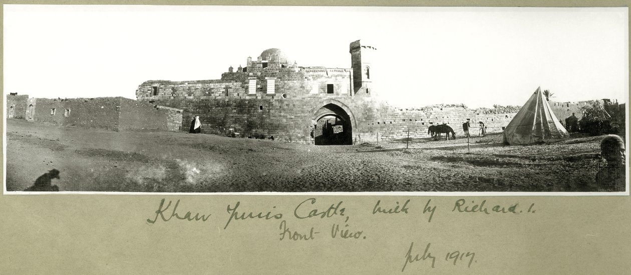 I. Richard tarafından yaptırılan Han Yunus Kalesi'nin önden görünümü, Temmuz 1917 by Capt. Arthur Rhodes