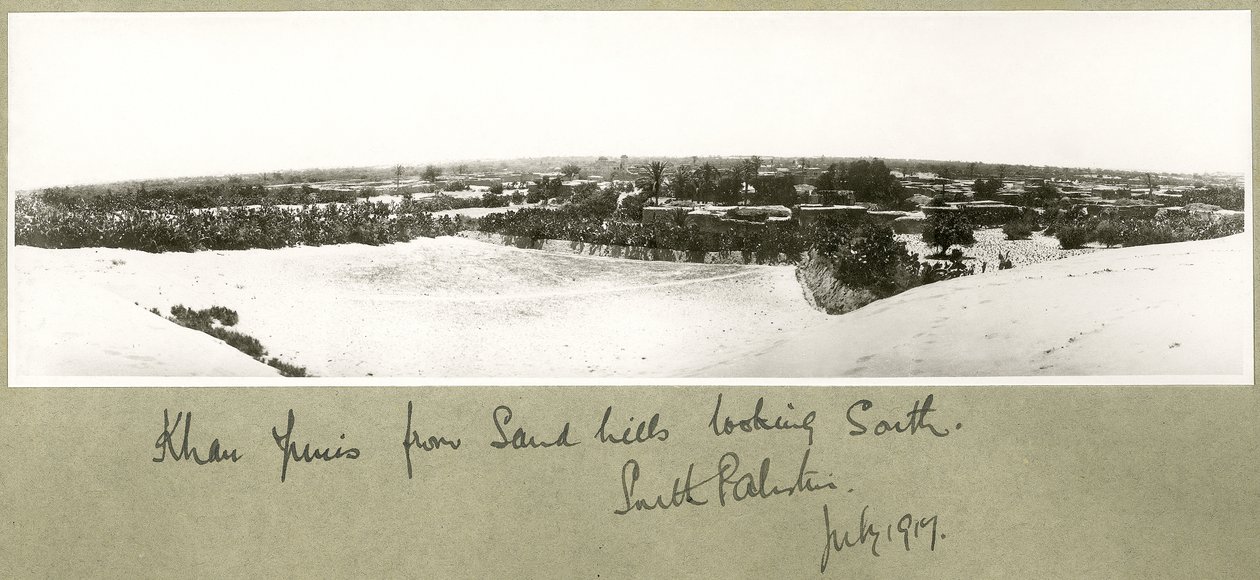 Güneye bakan kum tepelerinden Han Yunus, Güney Filistin, Temmuz 1917 by Capt. Arthur Rhodes