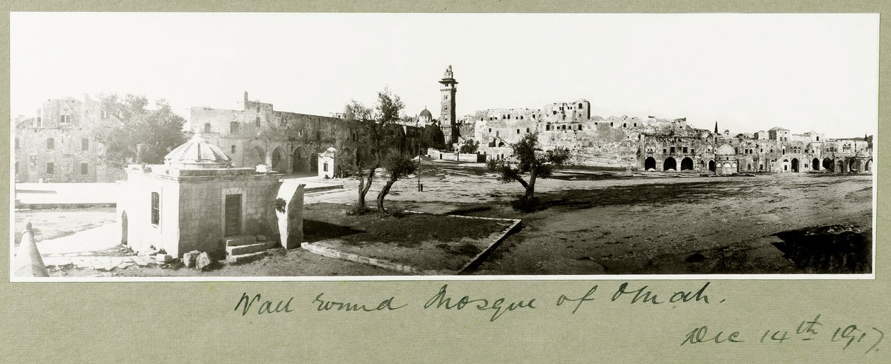 Omah Camii etrafındaki duvar, 14 Aralık 1917 by Capt. Arthur Rhodes