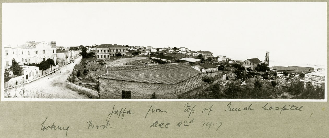 Batıya bakan Fransız hastanesinin tepesinden Jaffa, 2 Aralık 1917 by Capt. Arthur Rhodes