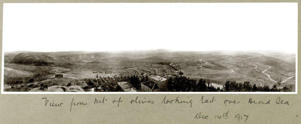 Zeytin Dağı'ndan Ölü Deniz üzerinden Doğu'ya bakan manzara, 14 Aralık 1917 by Capt. Arthur Rhodes