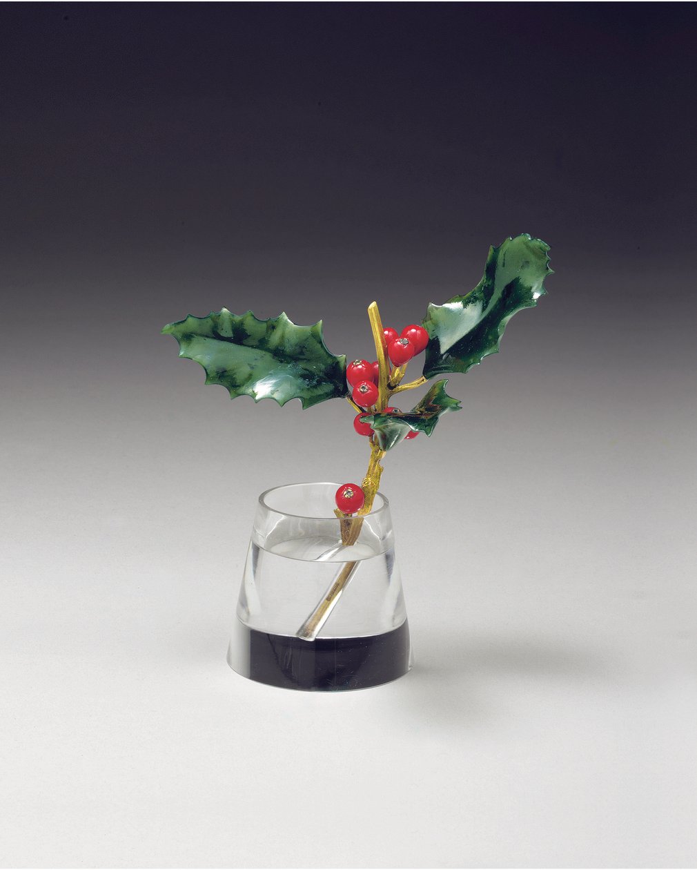 Daralan bir vazoda Holly spreyi, 1890 dolayları by Carl Fabergé
