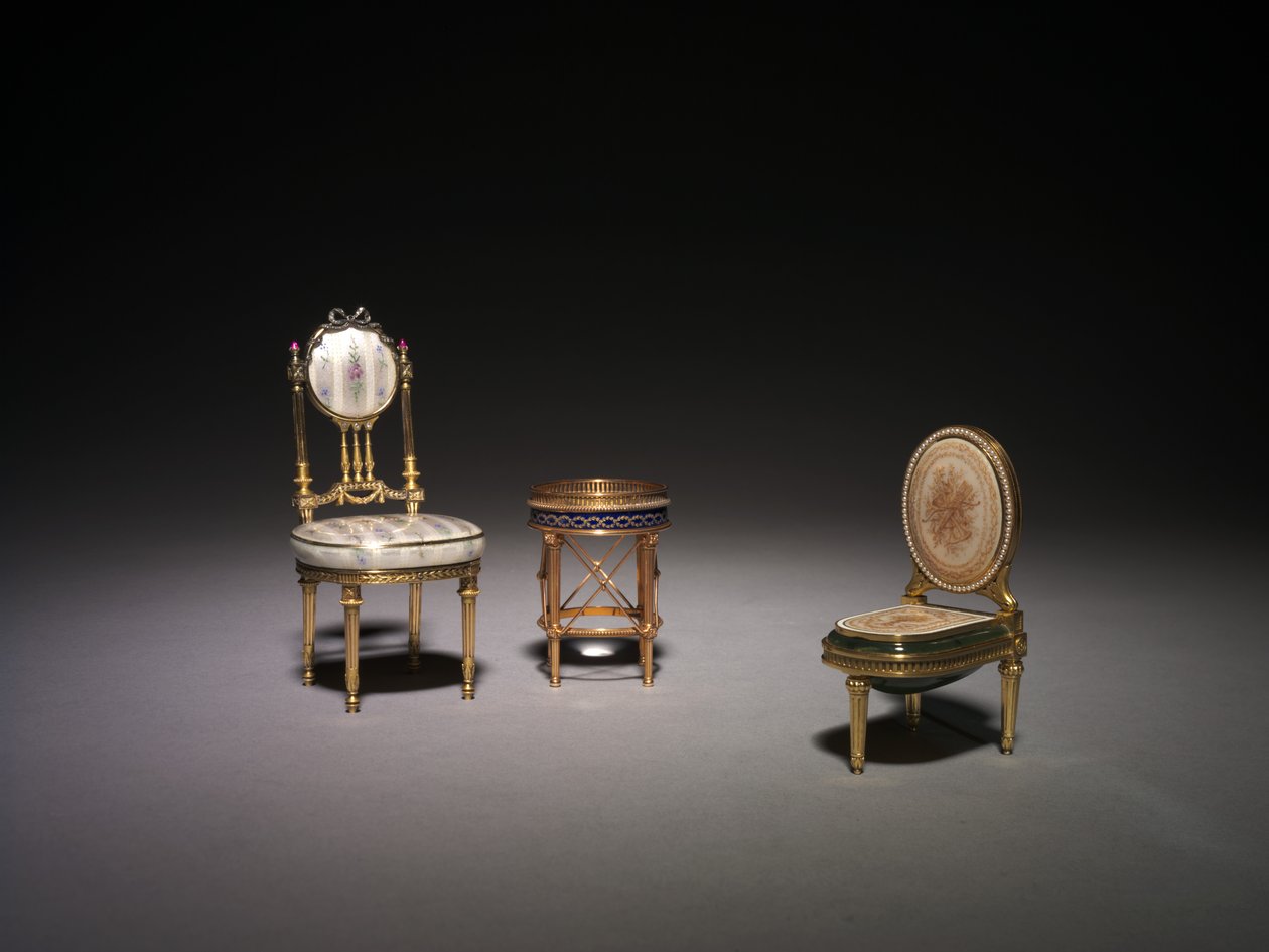 Minyatür Sandalye, Pusula ve Minyatür Bide by Carl Fabergé