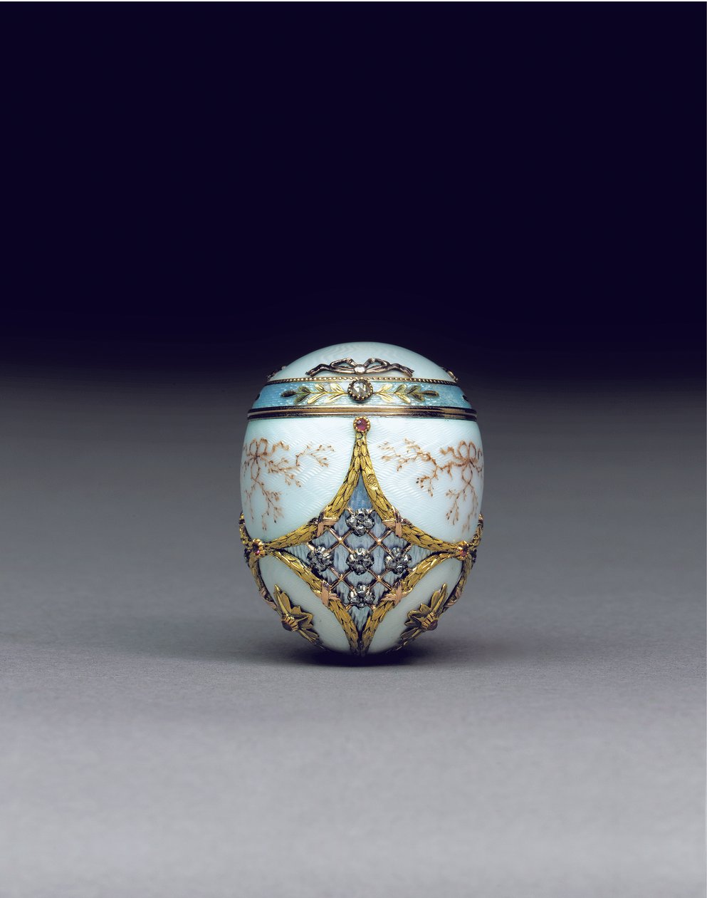 Nadir mücevherli iki renkli yumurta bonbonnière, 1896-1908 by Carl Fabergé