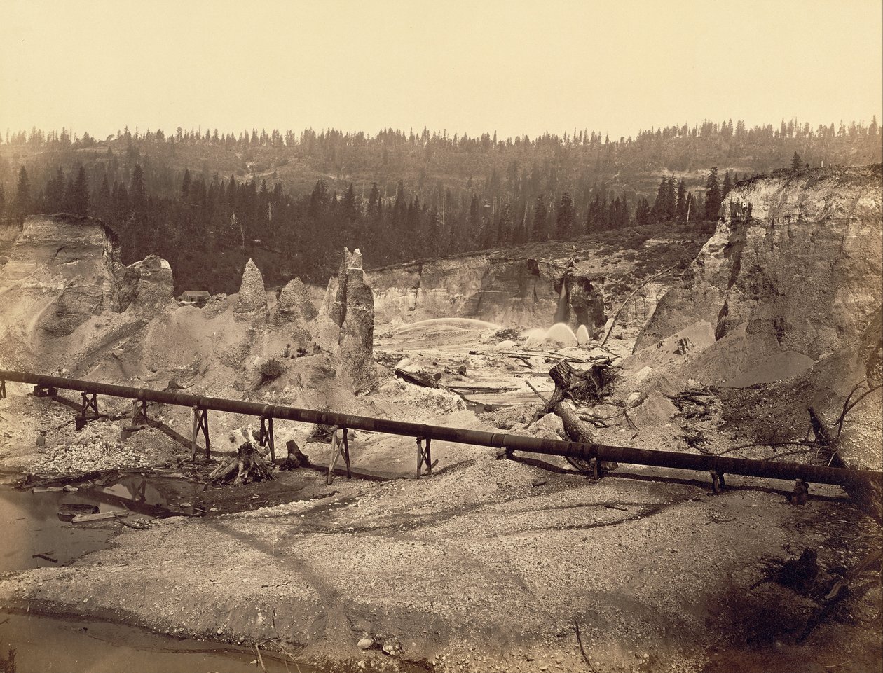 Malakoff Kazıları, Kuzey Bloomfield, Kaliforniya by Carleton E. Watkins