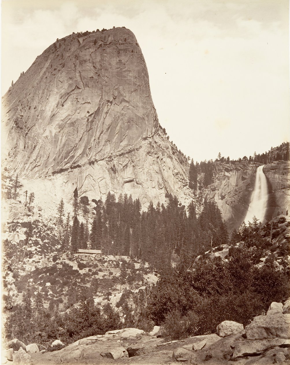 Cap of Liberty ve Nevada Fall, Yosemite, yak. 1872, basılmış yaklaşık. 1876. by Carleton E. Watkins.
