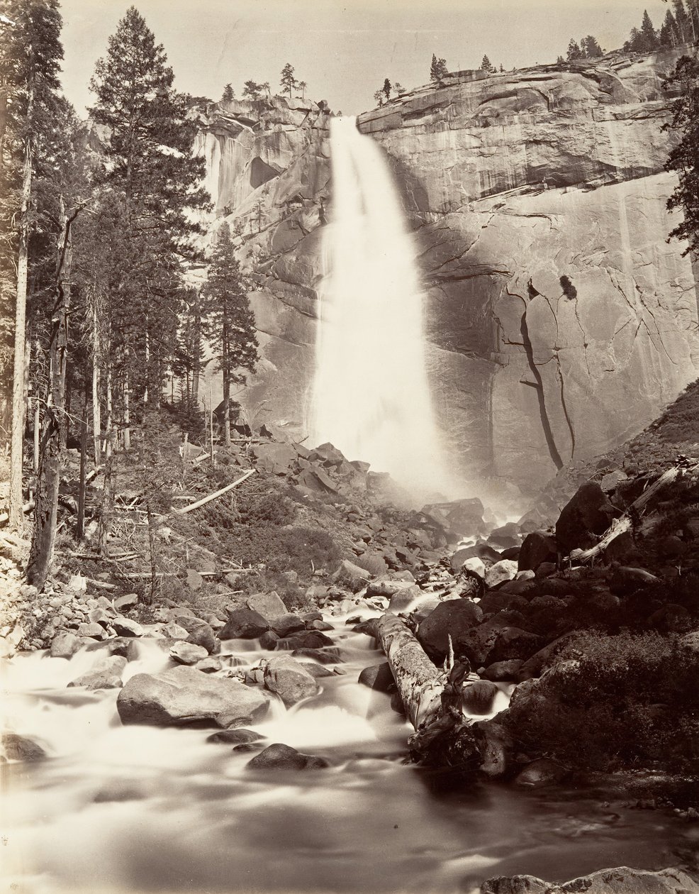 Nevada Şelalesi, 700 fit, Yosemite, yak. 1872, basılmış yaklaşık. 1876. by Carleton E. Watkins.