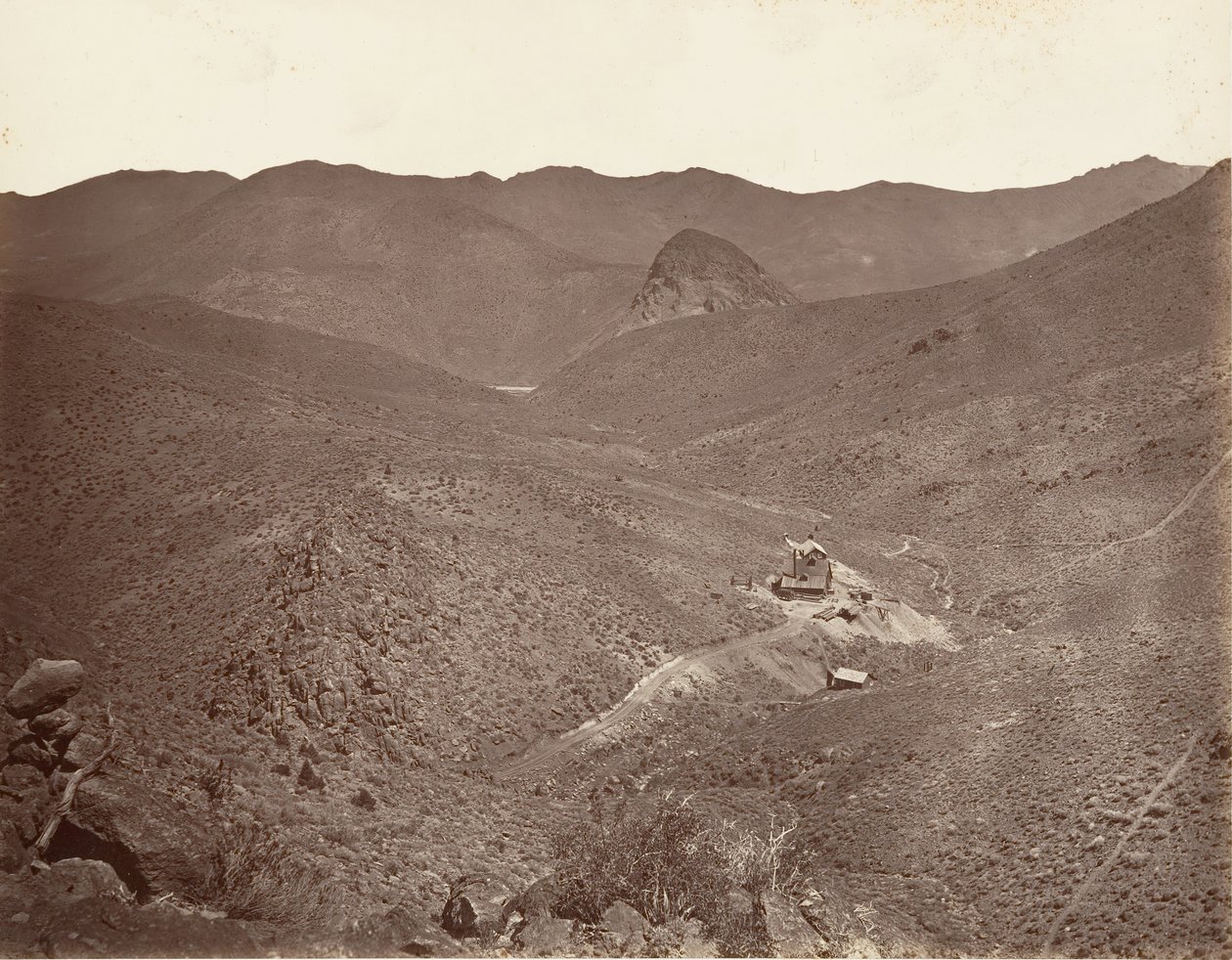 Sutro Tünel Şaftı No. 2, 1875, basılmış yakl. 1876. by Carleton Emmons Watkins