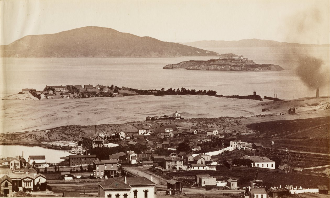 Alcatraz ve Siyah Pt. Rus Tepesi, S.F. by Carleton Watkins