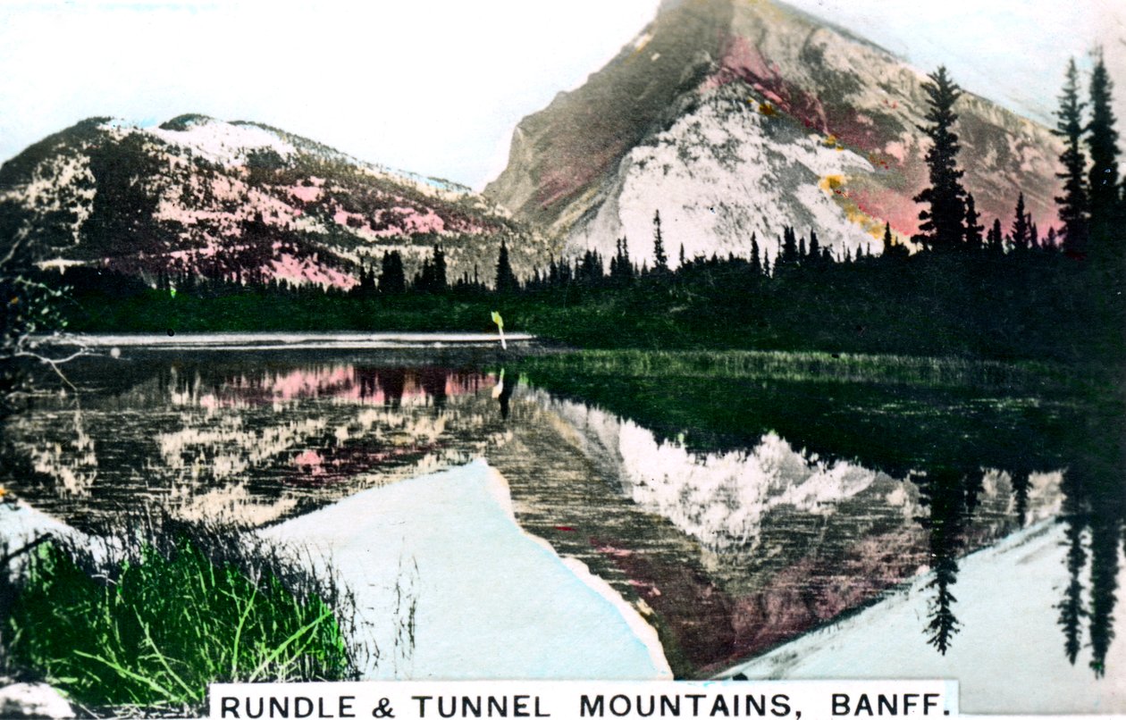 Rundle ve Tünel Dağı, Banff, Alberta, Kanada, c1920s. by Cavenders Ltd
