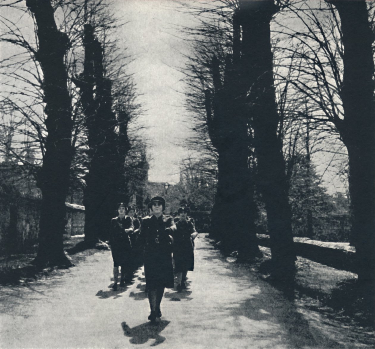 Kilise geçit töreni, 1941 by Cecil Beaton