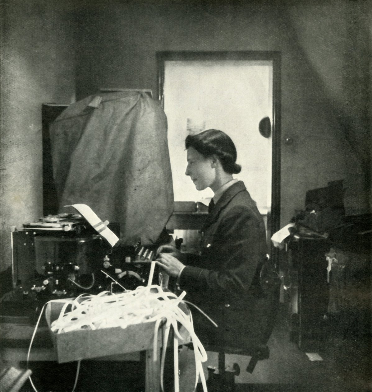 Kod ve Şifre Görevlisi, c1943. by Cecil Beaton