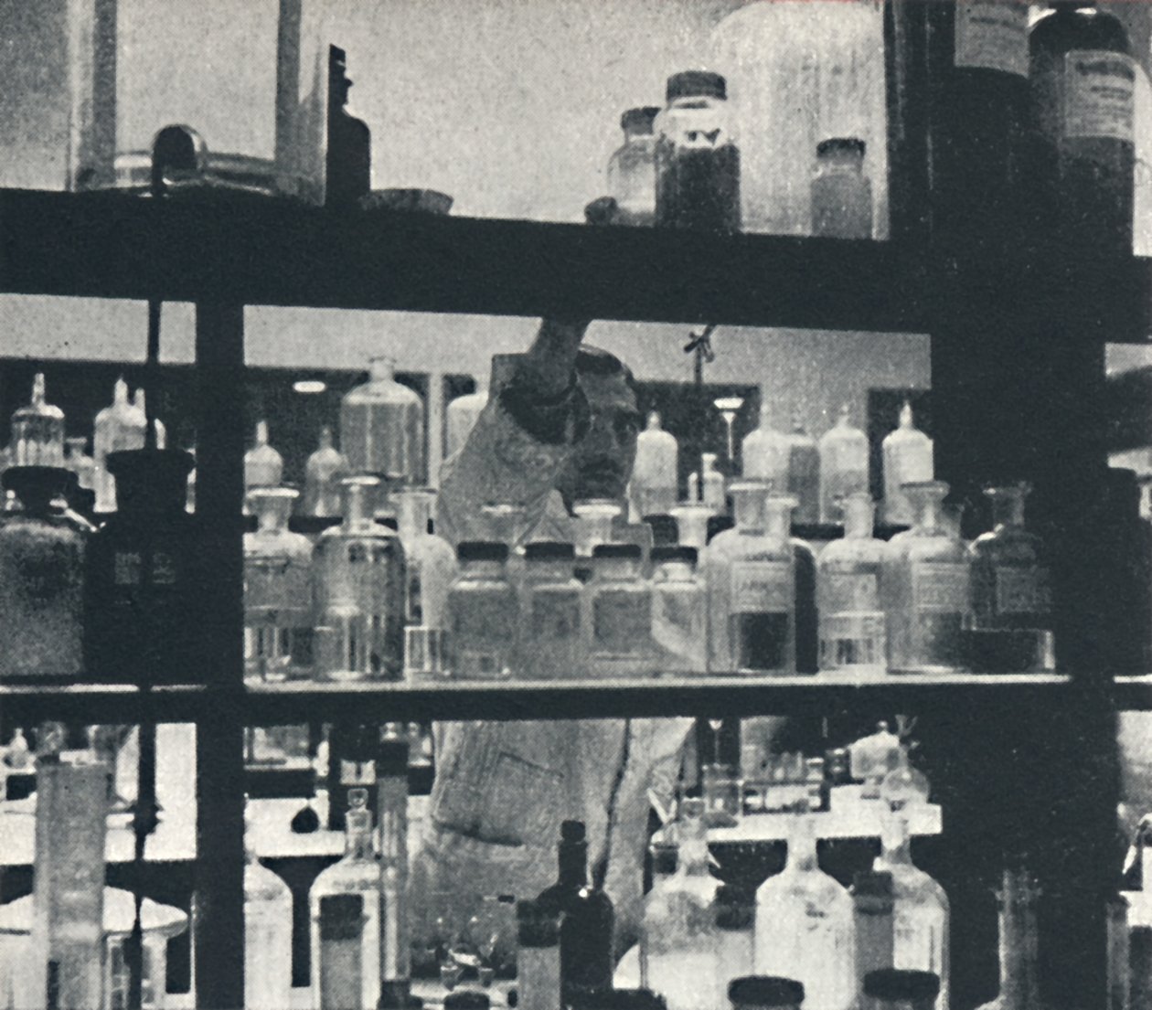 Deneysel laboratuvar: uçak fabrikası, 1941 by Cecil Beaton