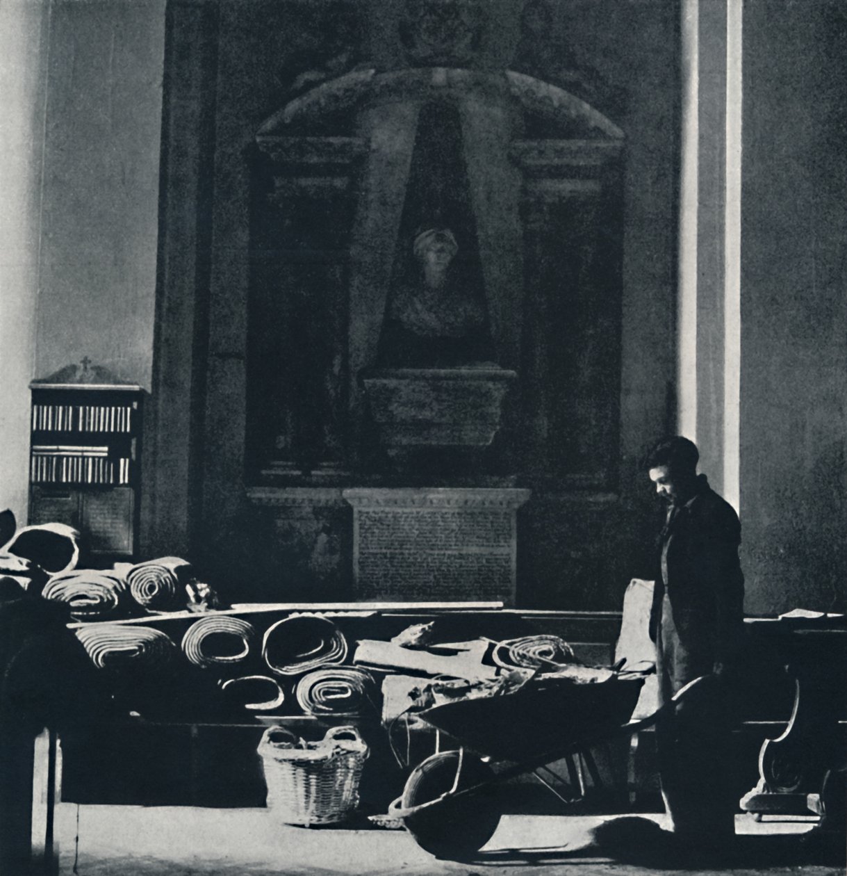 İlk yıldırımdan sonra St. Mary-le-Bow. Şimdi yok edildi, 1941 by Cecil Beaton
