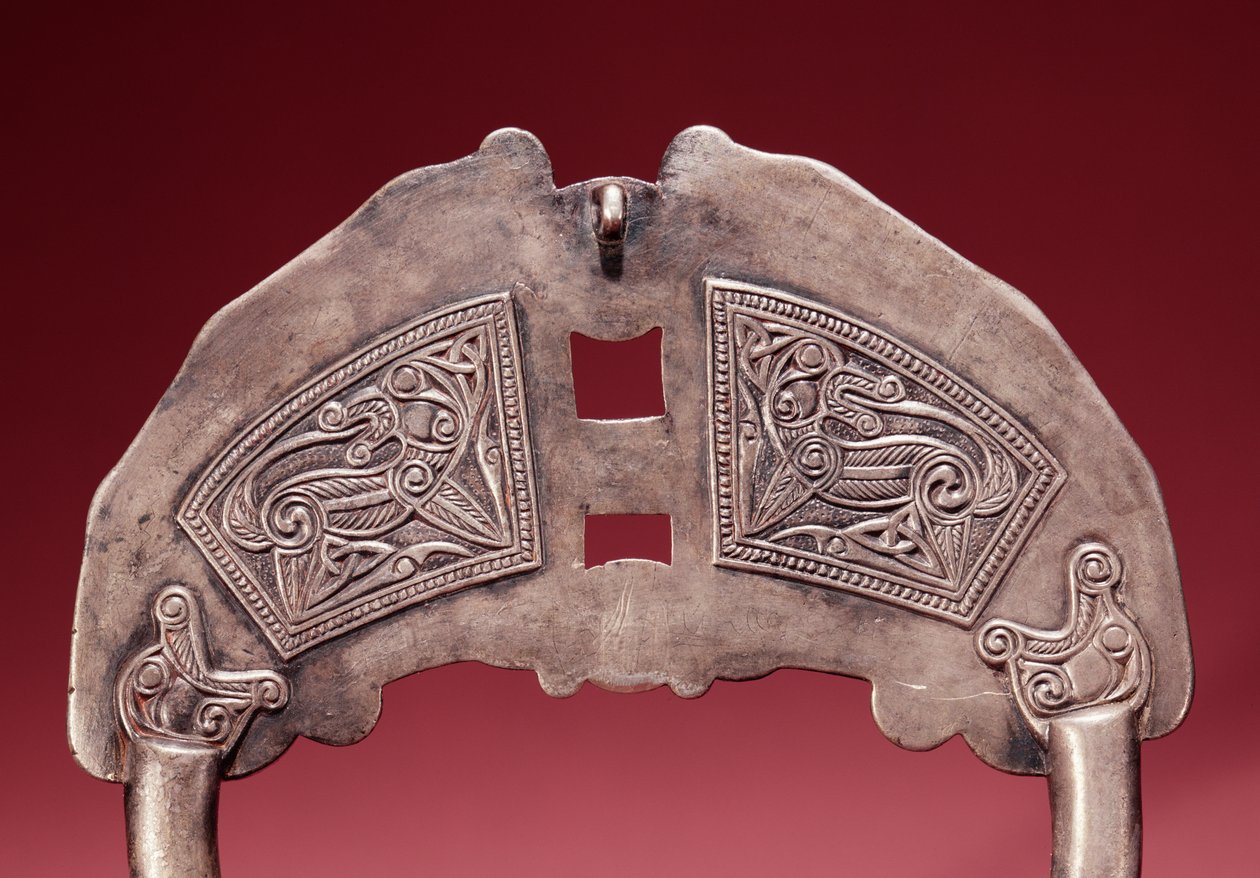 Killamery Broşunun alt tarafının detayı, Killamery, Kilkenny, Viking Çağı gümüşü, altın, cam ve kehribar detaylı 390433 by Celtic