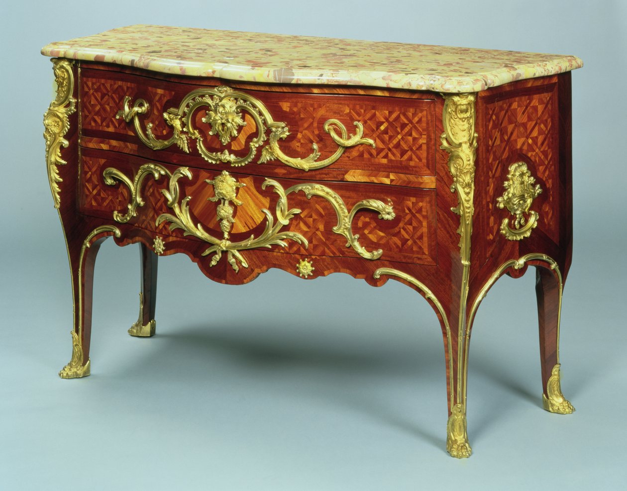 Louis XV Komodin, c.1730 saten ağacı ve amaranth by Charles Cressent