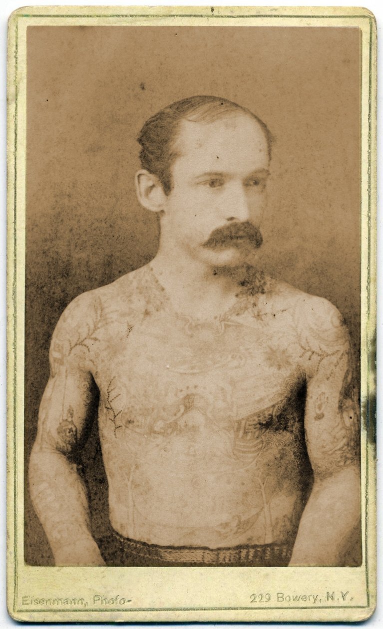 Dövmeli bir adamın dolap kartı, 1899 dolayları by Charles Eisenmann