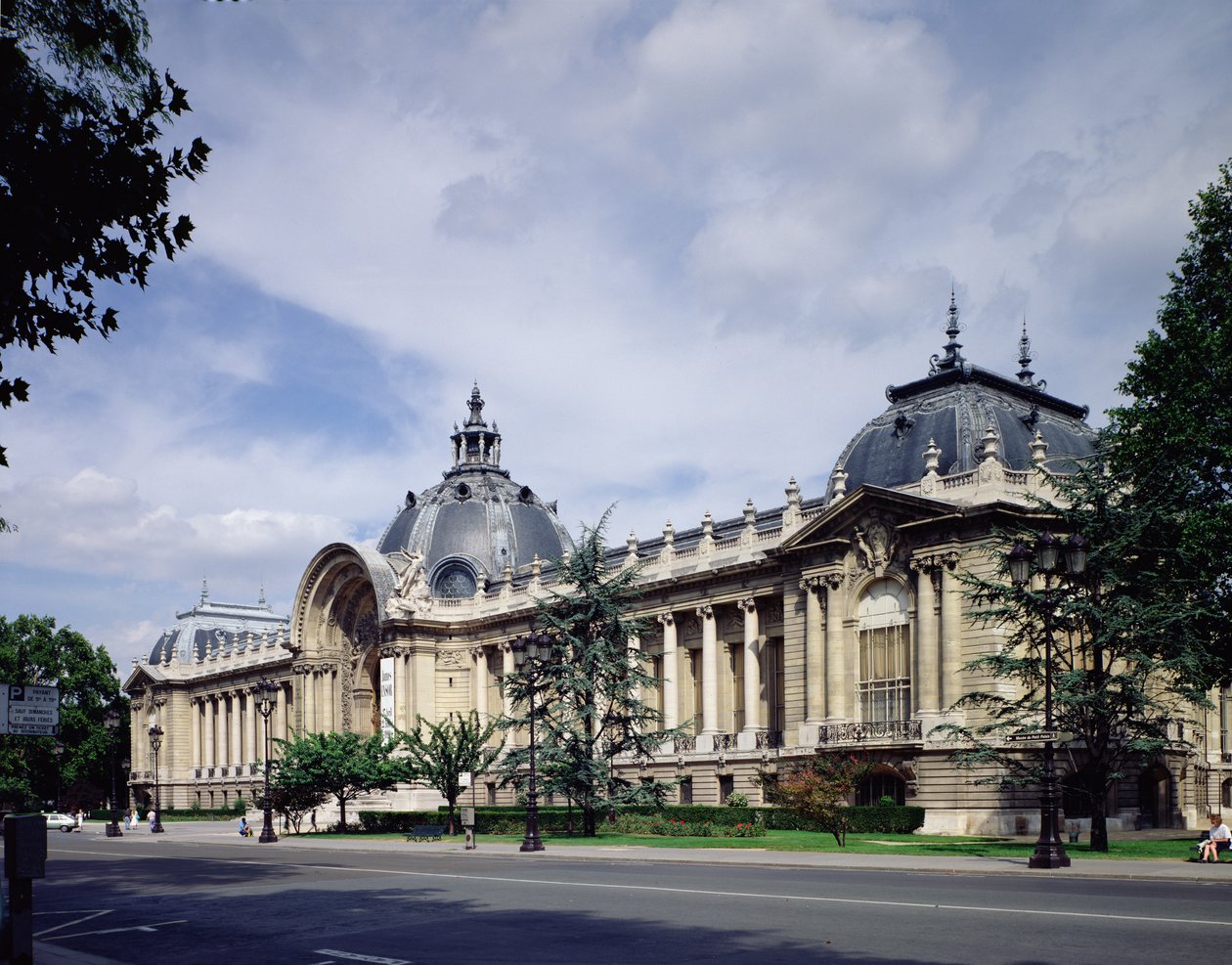 1900 yılında inşa edilmiş Petit-Palais cephesinin görünümü (ayrıca bkz. 208662) by Charles Louis Girault