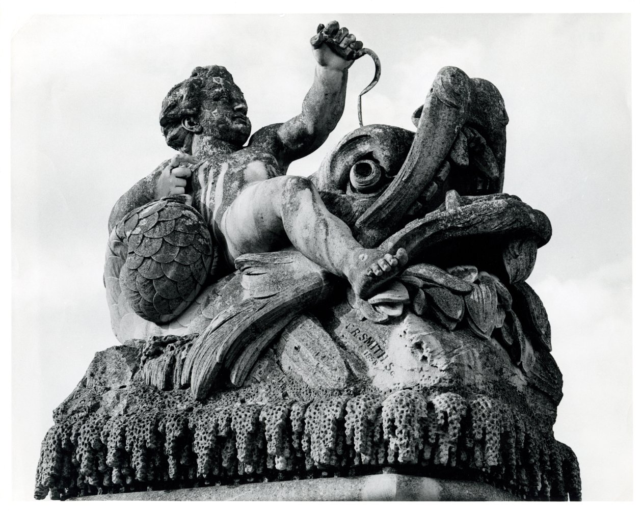 Perseus ve Andromeda Çeşmesi, 1858 (detay) (bw fotoğraf) by Charles Raymond Smith