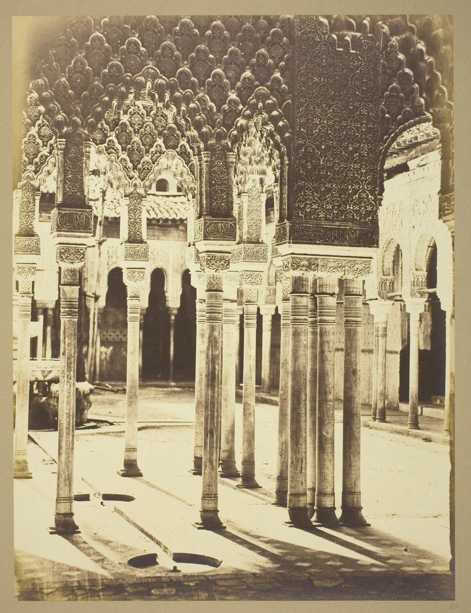 Aslanların Giriş Mahkemesi, Alhambra by Charles Clifford