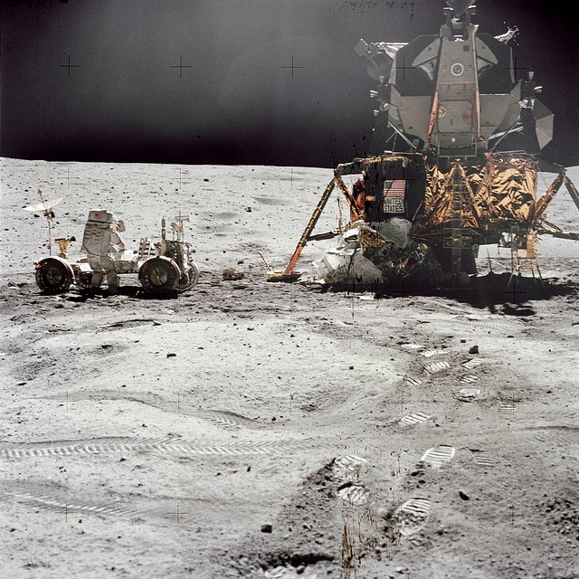 Apollo 16 Ay Modülü Orion ay yüzeyinde, 21 Nisan 1972. by Charles Duke