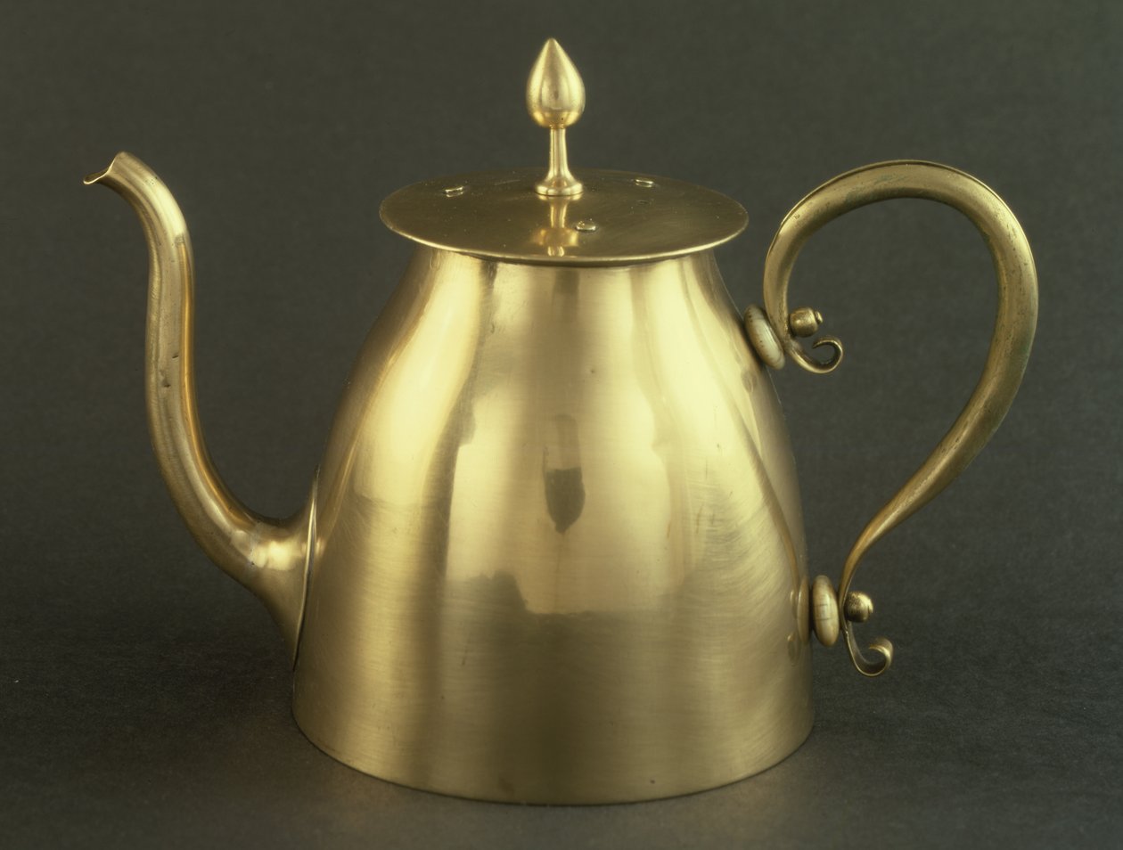 Çaydanlık, 1896 (pirinç) by Charles Francis Annesley Voysey