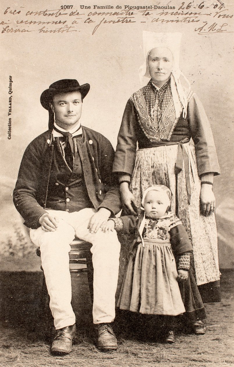 Eski kartpostal/Plougastel Daoulas ailesi/Brittany/Fransa by Augustus Kollner
