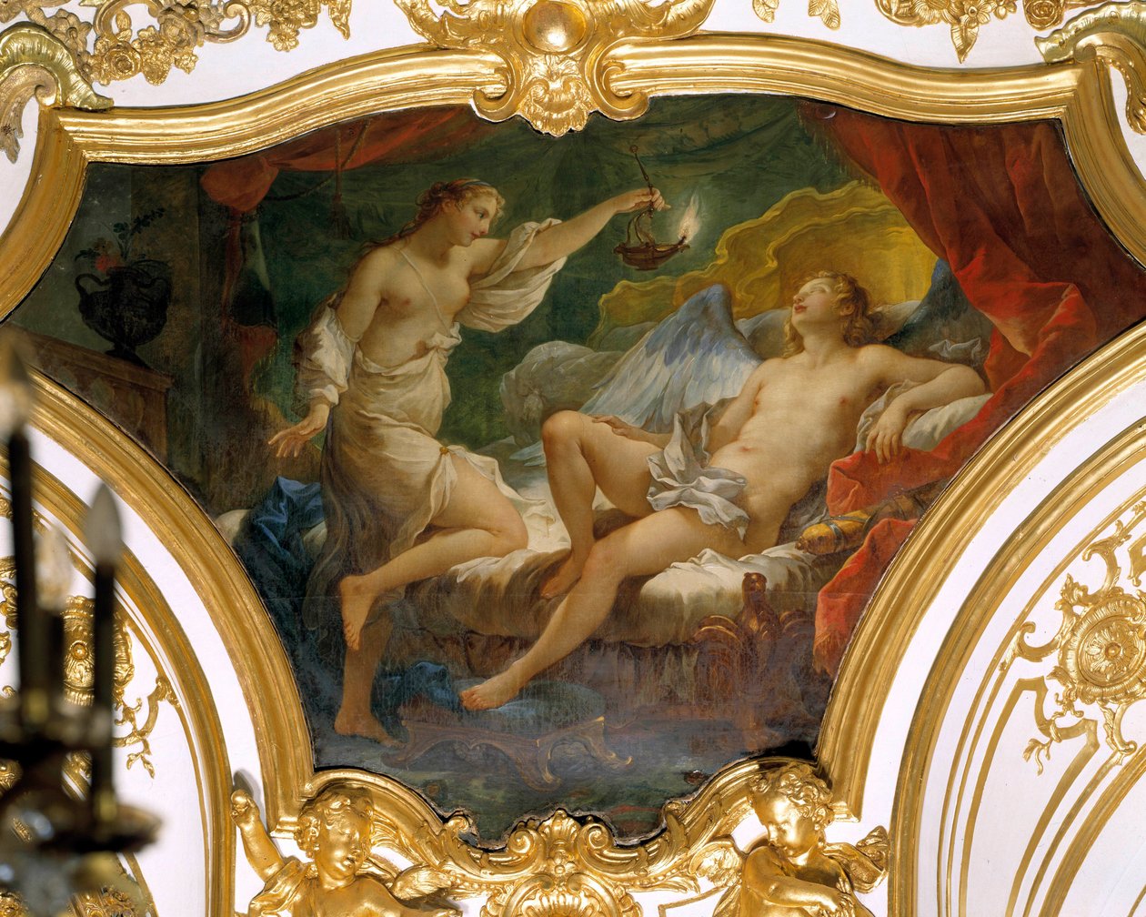 Psyche, karısı Eros'u (ya da Aşkı) düşünmek için lambasını kaldırıyor Charles Joseph Natoire (Charles-Joseph Natoire) tarafından yapılan tavan resmi by Charles Joseph Natoire