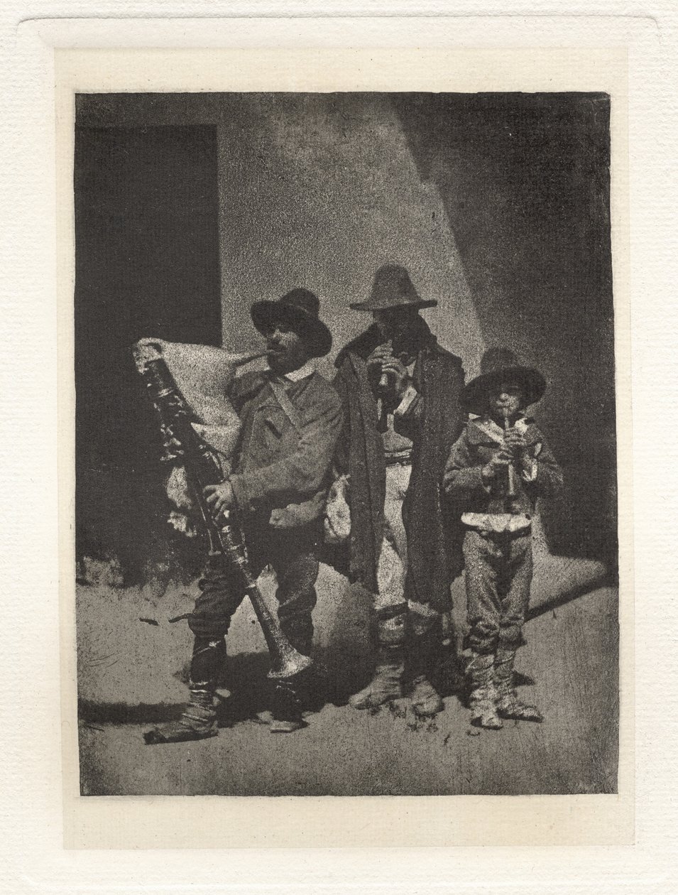 Plaka III – 21 Quai Bourbon Mahkemesinde Üç Pifferari Daimi Grubu (Levha III – 21 Quai Bourbon Mahkemesinde Üç Pifferari Daimi Grubu) by Charles Nègre, André Jammes
