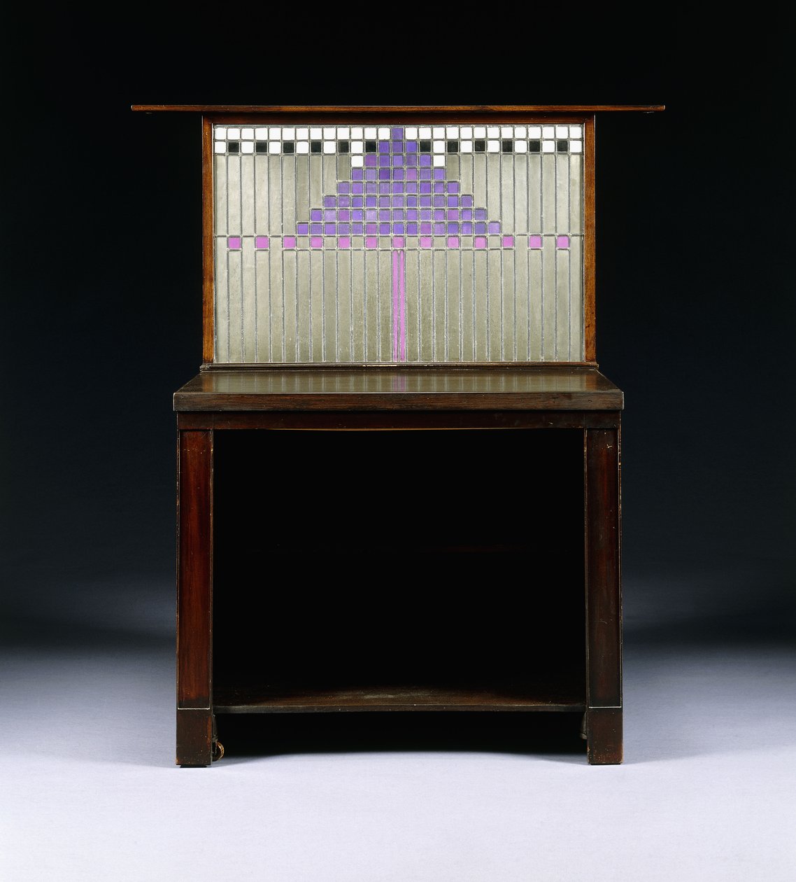 Walter W. Blackie Esq., Hill House, Edinburgh için tasarlanmış bir yazı dolabı by Charles Rennie Mackintosh