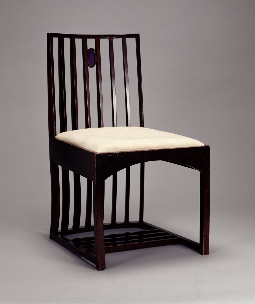 Çizim Odasındaki Sandalye, HousHill, Glasgow, 1904 (koyu renkli ahşap, renkli cam işlemeli) by Charles Rennie Mackintosh